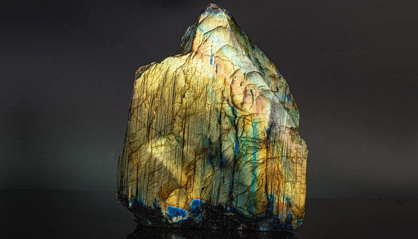 Labradorite 16