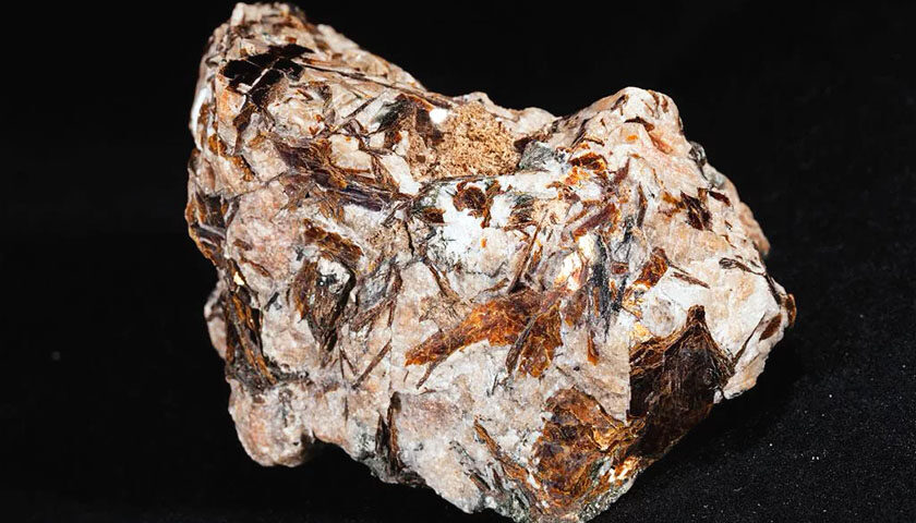 Astrophyllite 04