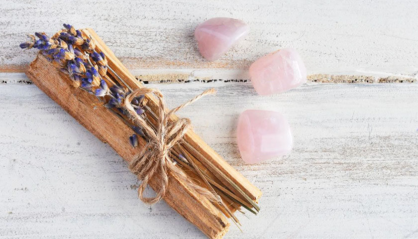 Crystal Cleansing Palo Santo 01